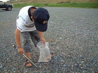 タバコポイ捨て拾い