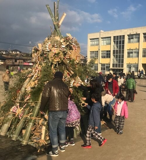 竹やぐらに飾り付け