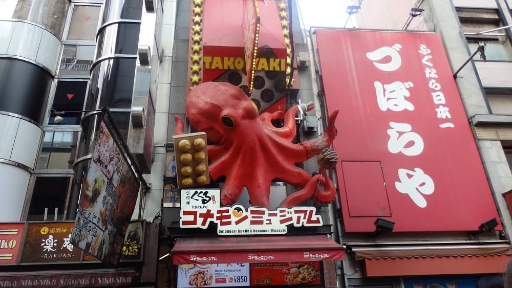 たこのオブジェを看板にした写真