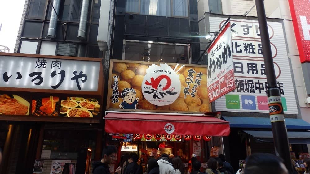 わなか道頓堀店に多数の方が並んでいる写真