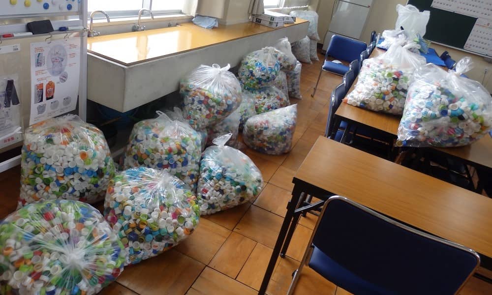 中間南小学校から回収したペットボトルキャップの写真